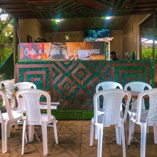 Café y cóctel los huracanes