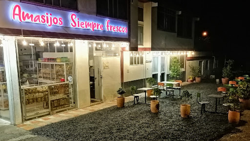 Sumercé Amasijos - Almojábanas Arcabuco